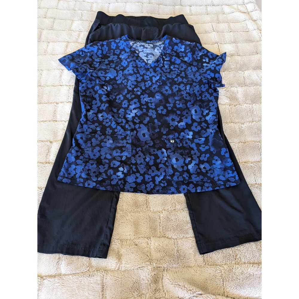 Koi Basics Women Scrub Set Large Blue Floral V-Neck Top Black Cargo Pants L R